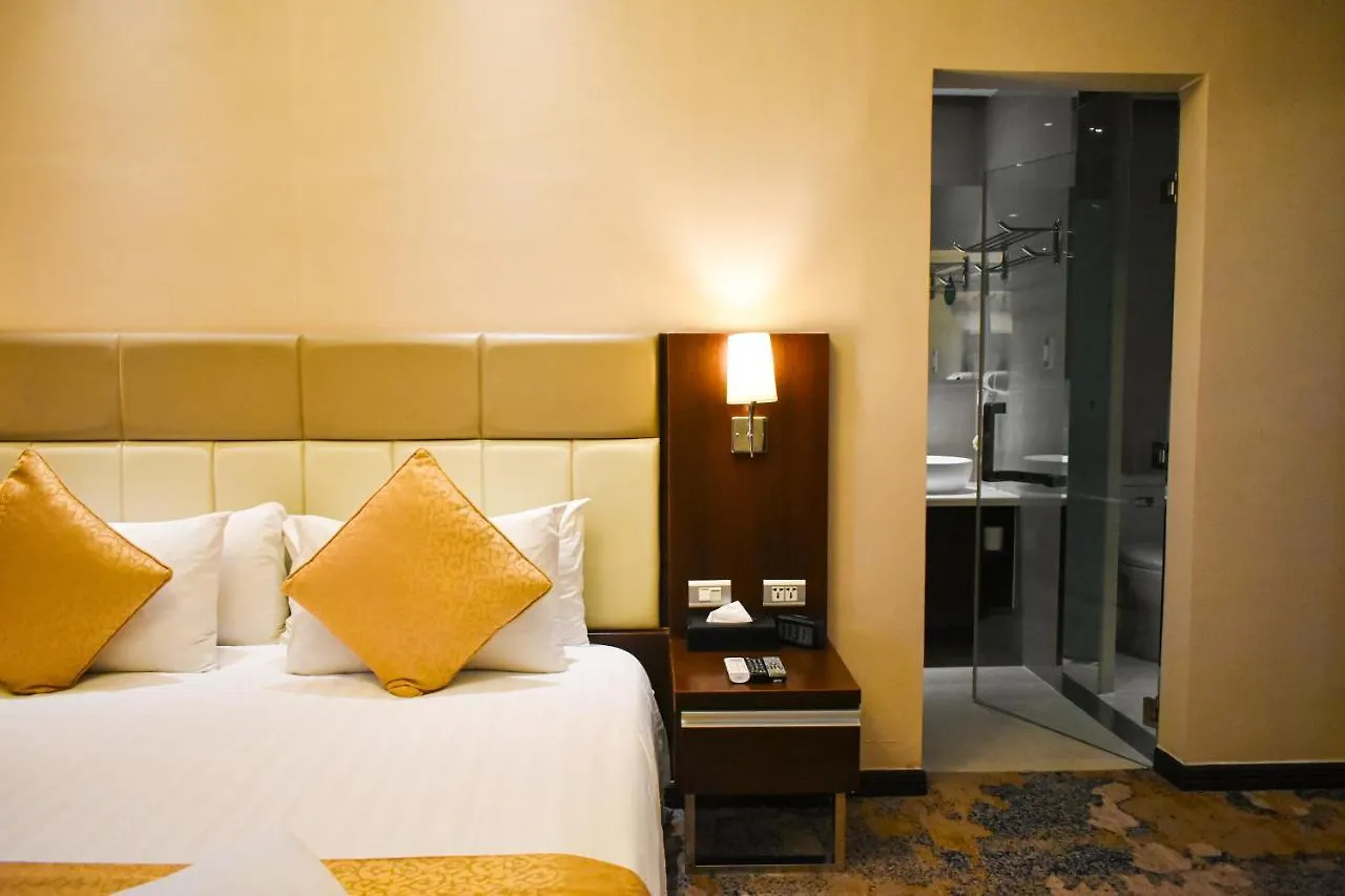 Mg Grand Hotel 오롱가포 4*,